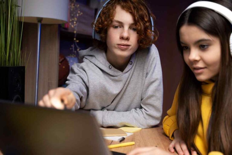 Read more about the article Future Trends in Distance Learning